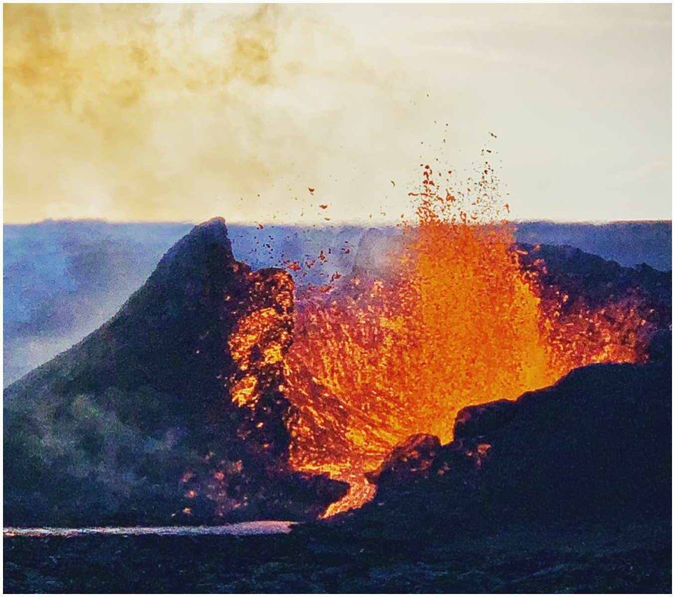 vulkan island evakuacija
