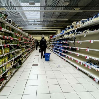 War in Ukraine: empty shelves in supermarkets in Italy Rome, empty shelves in supermarkets, restrictions on the purchase of some basic foodstuffs applied *** War in Ukraine empty shelves in supermarkets in Italy Rome, empty shelves in supermarkets, restrictions on the purchase of some basic foodstuffs applied