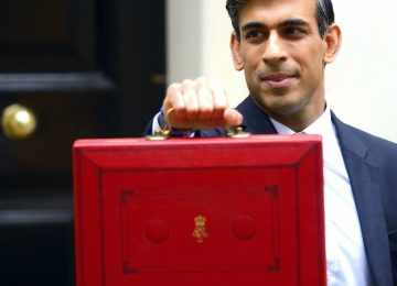 2H3M5RE Rishi Sunak, Chancellor of the Exchequer, leaving Downing Street before his Budget speech, 27th October 2021