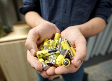 IKEA će do 2021. iz prodaje ukloniti alkalne baterije koje se ne mogu puniti
