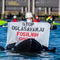 Greenpeace NL Blocks Oil Terminal and Launches Bid to Ban Fossil Fuel Ads in EuropeGreenpeace Nederland en activisten uit Europa blokkeren toegang tot de Tweede Petroleumhaven in Pernis