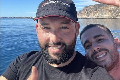 Jose-Ramon-Perez-and-Miguel-Rodriguez-rescue-dolphin-SWSN