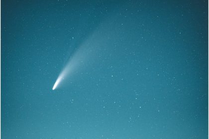 komet naslovna