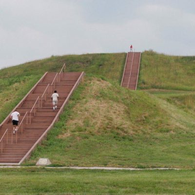 100 foot Monks Mound Cahokia Mounds State Historic Site indian mounds earthen native american history St Louis Mississippian period chiefdom society prehistoric earthwork Illinois steps,Image: 33682867, License: Rights-managed, Restrictions: , Model Release: no