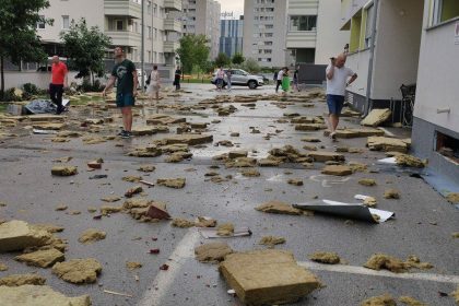 Zagreb, 190723. He bursts out. A storm accompanied by strong winds descended on the city and caused great damage. Photo: / CROPIX Copyright: xxDavorxPongracicx dp_malesnica_nevrijeme10-190723,Image: 790501690, License: Rights-managed, Restrictions: imago is entitled to issue a simple usage license at the time of provision. Personality and trademark rights as well as copyright laws regarding art-works shown must be observed. Commercial use at your own risk., Model Release: no