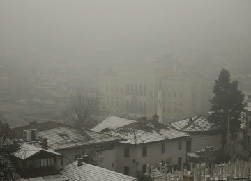 SARAJEVO, BOSNIA AND HERZEGOVINA - DECEMBER 11: A general view of Sarajevo covered with fog of polluted air as it is hardly seen due to intense air pollution showing its effects during winter in Sarajevo, Bosnia and Herzegovina on December 11, 2023. Samir Jordamovic / Anadolu,Image: 828805644, License: Rights-managed, Restrictions: , Model Release: no