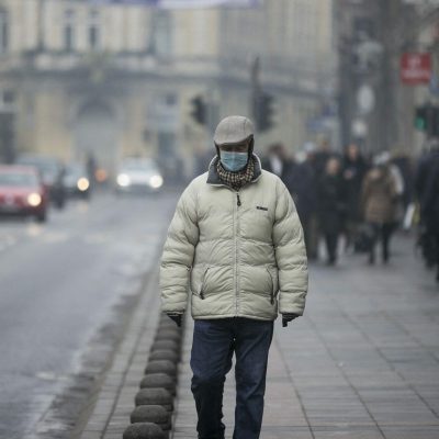 SARAJEVO, BOSNIA AND HERZEGOVINA - DECEMBER 11: People walk on a street as fog of polluted air covers the city due to intense air pollution showing its effects during winter in Sarajevo, Bosnia and Herzegovina on December 11, 2023. Samir Jordamovic / Anadolu,Image: 828805653, License: Rights-managed, Restrictions: , Model Release: no